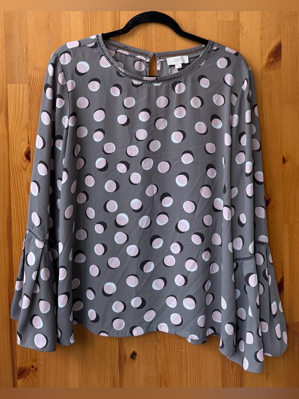 LOFT Outlet Women's Gray & Pink Polka Dot Bell Sleeve Round Neck Blouse - Size L